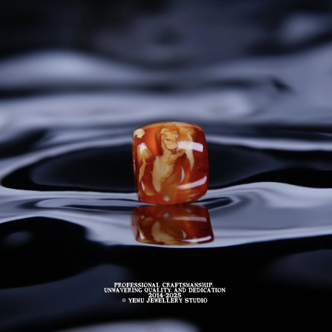 W19（7.4mm)7毫米妖沁溶洞虎纹直切配珠 一物一拍 天然沁色料蜜蜡