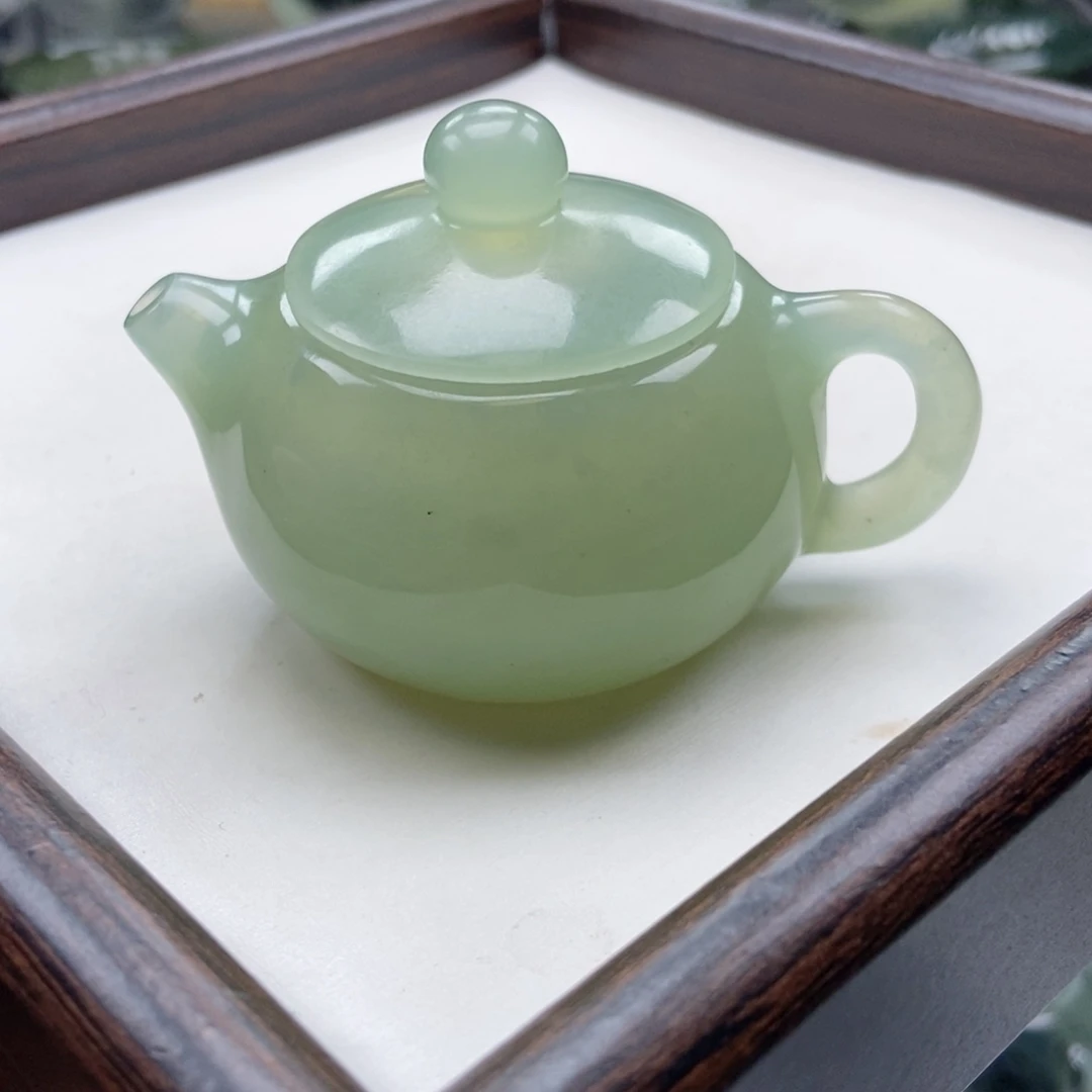 蛇纹石玉未镶嵌壶