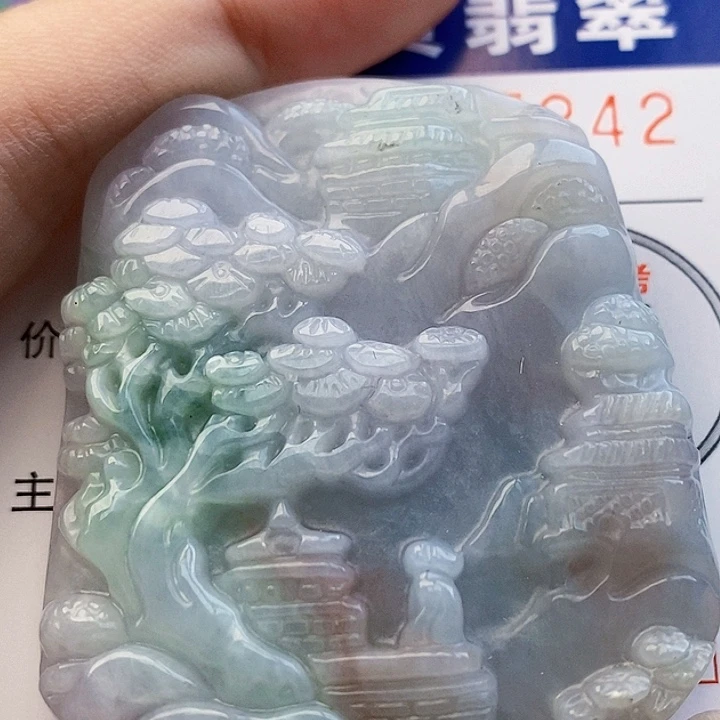 吊坠(不含链)未镶嵌翡翠