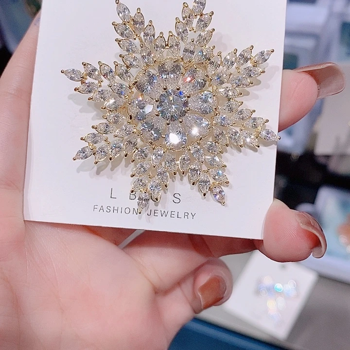 锆石铜合金雪花胸针 金色
