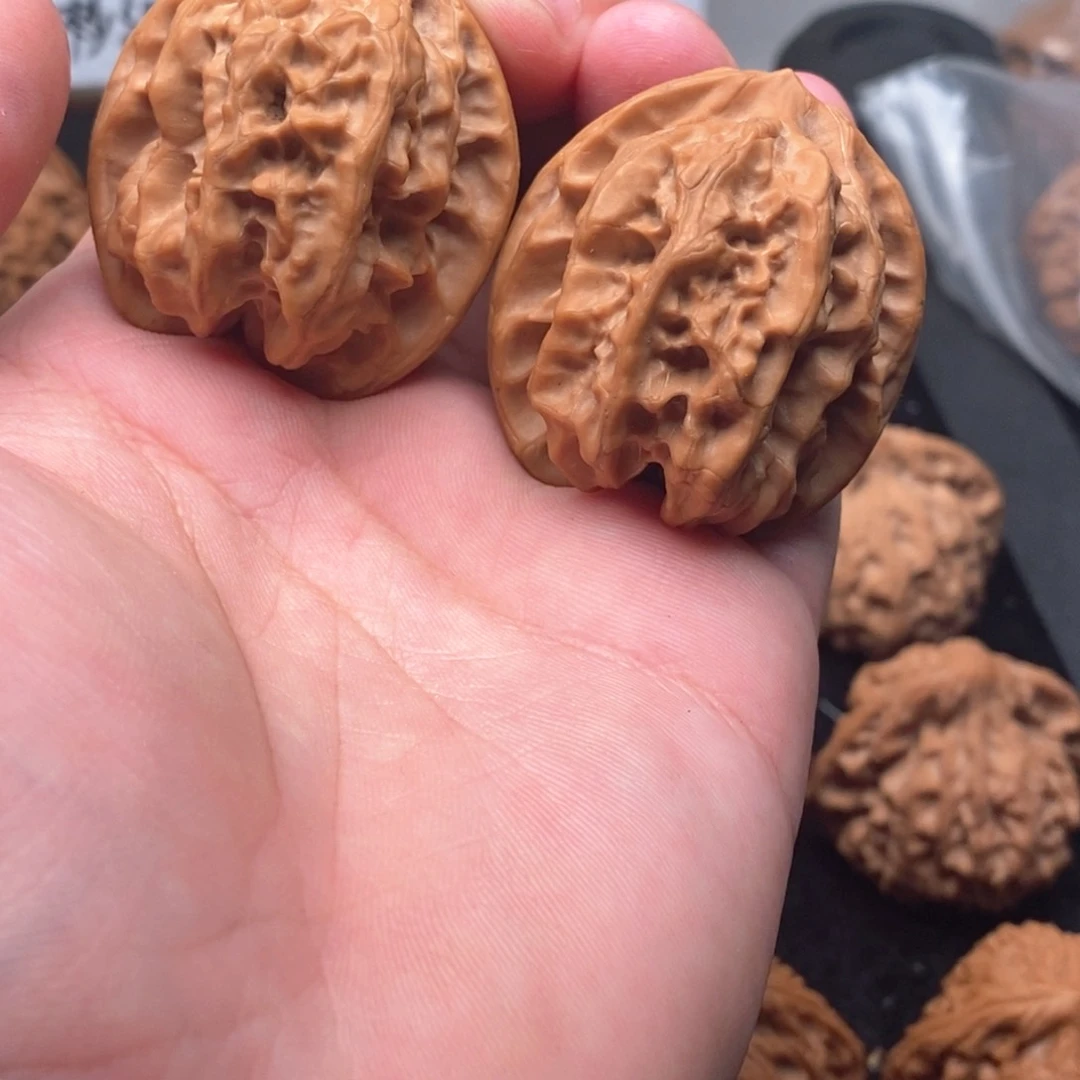 文玩核桃吊坠磐石