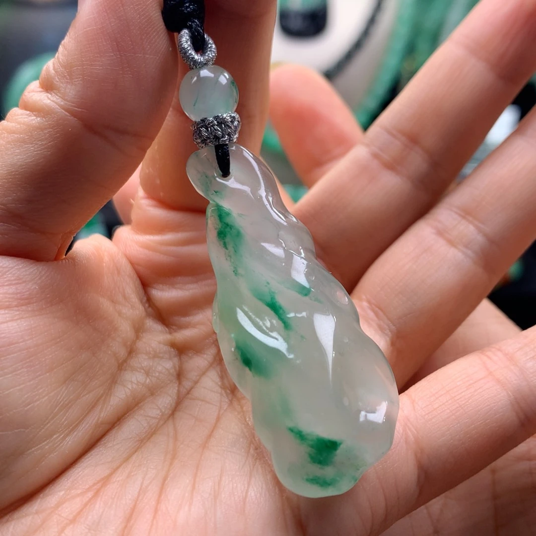 颈饰未镶嵌石英质玉