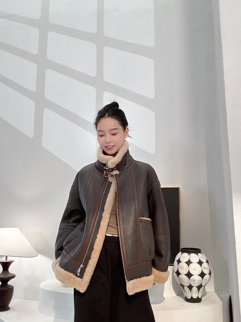 ZIKUO/紫阔2025秋冬特价可立可翻设计竖插口袋原生态皮毛一体863