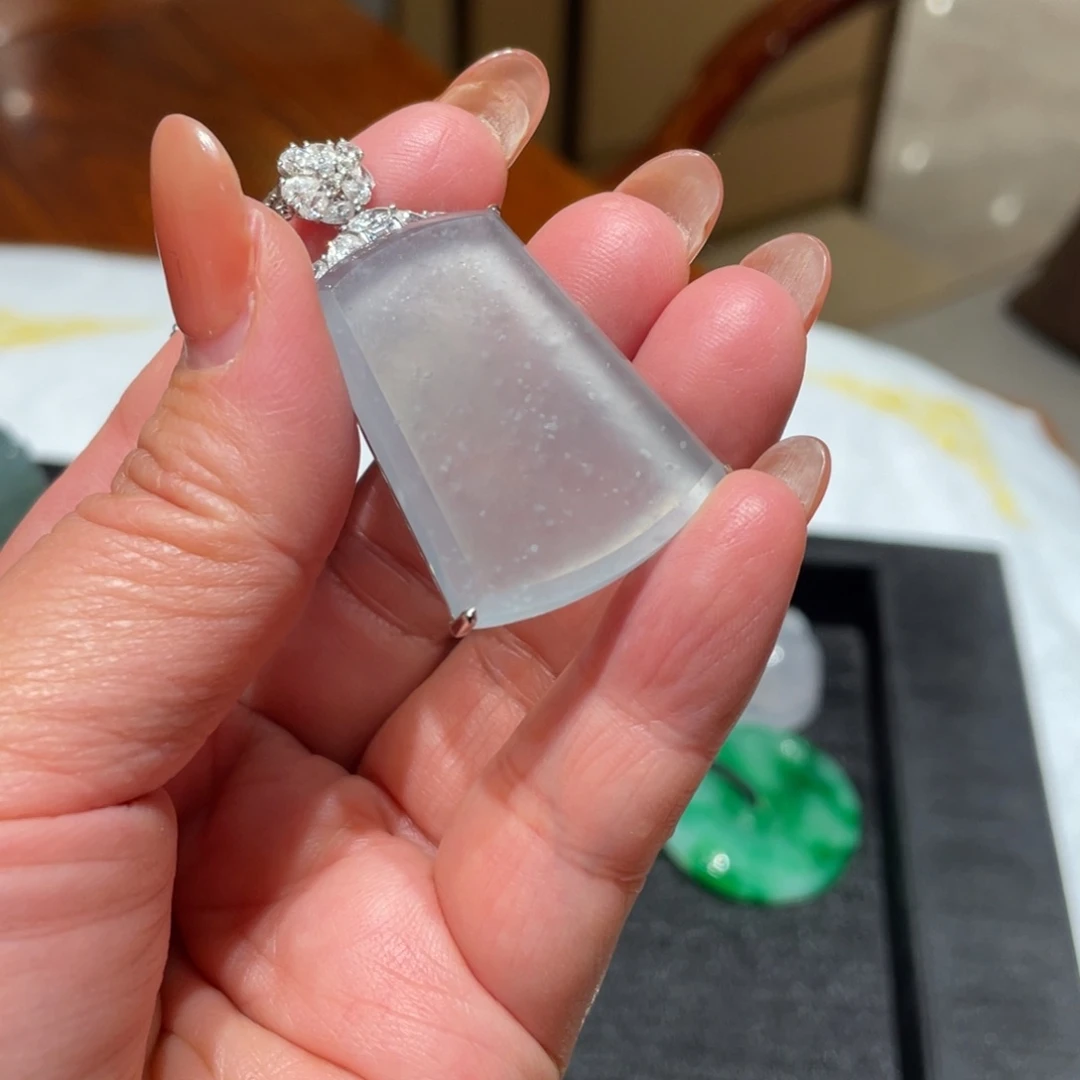 翡翠颈饰18K金镶嵌沙*