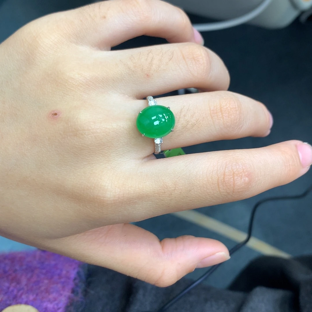 J***y翡翠18K金镶嵌颈饰翡翠