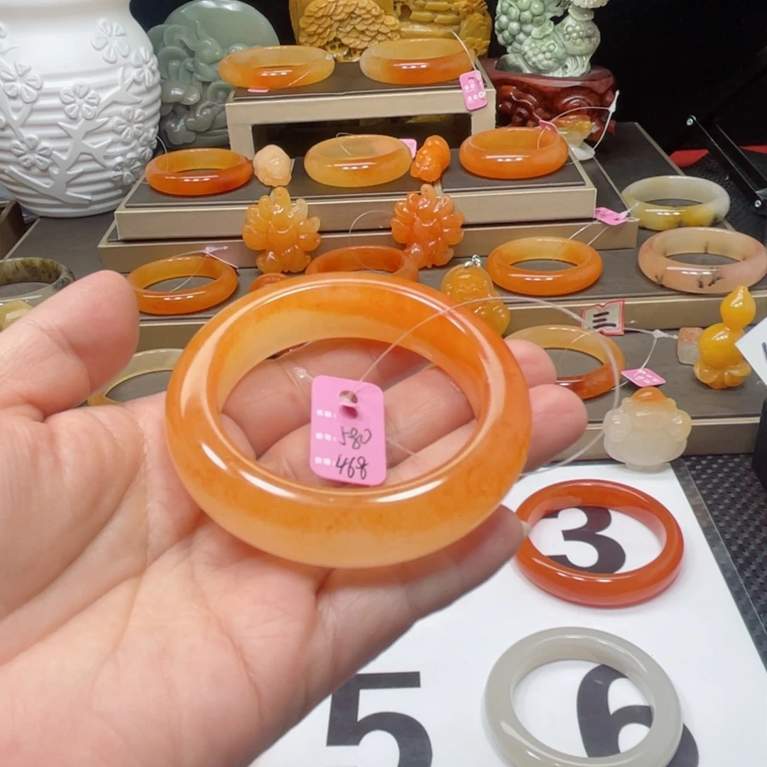 未镶嵌石英质玉（黄龙玉）手镯@*见
