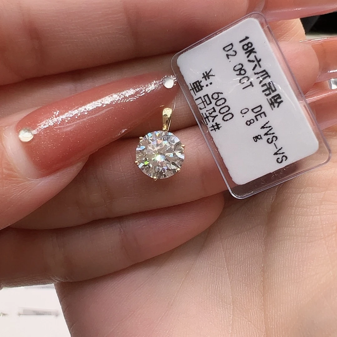 18K金镶嵌吊坠实验室培育钻石2.09克拉K黄六爪吊坠