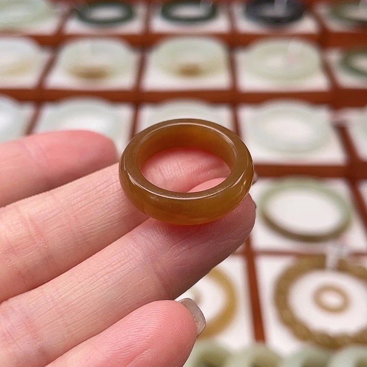 和田玉未镶嵌戒圈