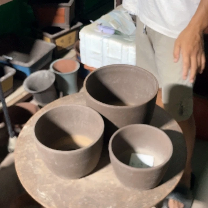 无花朵紫泥笔筒一组三个花盆