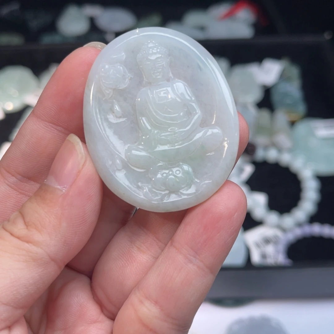 颈饰未镶嵌翡翠人物