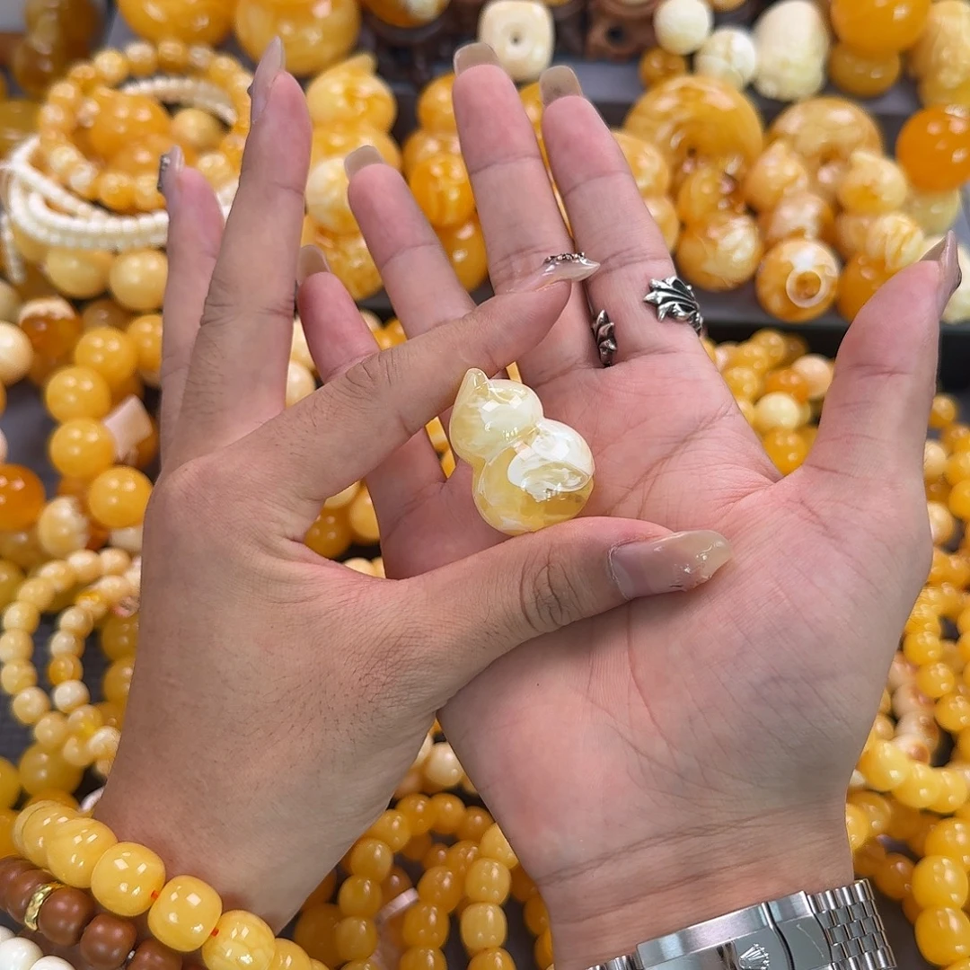 蜜蜡未镶嵌珠宝奇石
