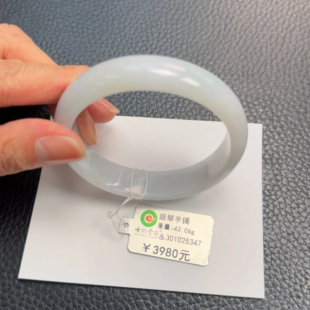 翡翠手镯未镶嵌贵妃