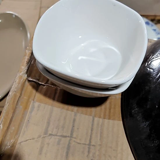 摆件盘子碗茶壶啥都有