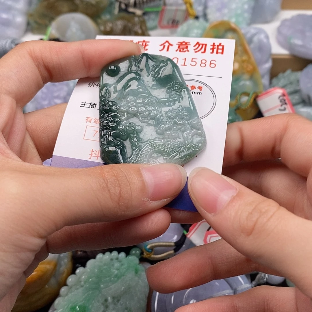 吊坠(不含链)未镶嵌翡翠