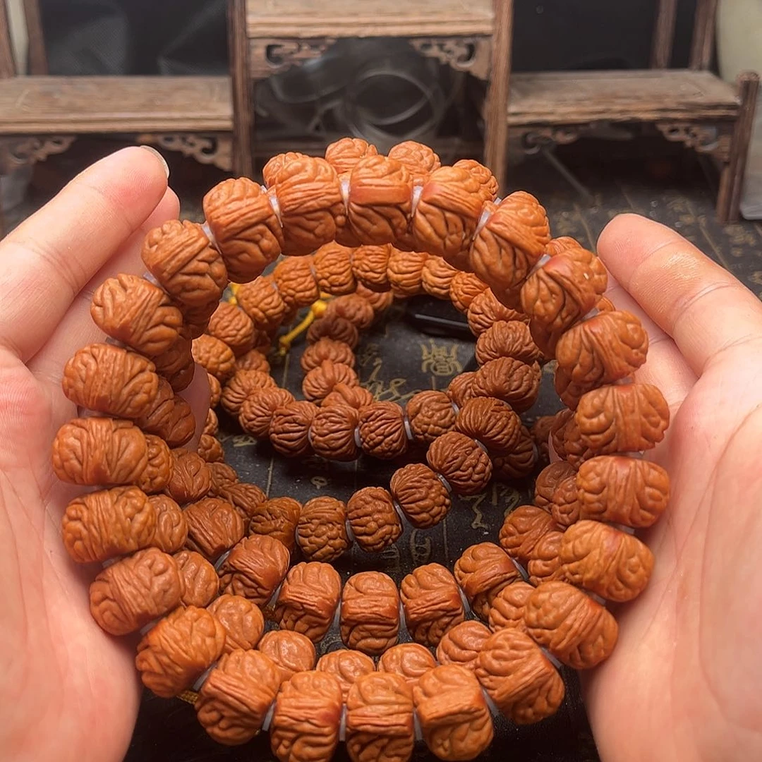 桃核吊坠桃和手持