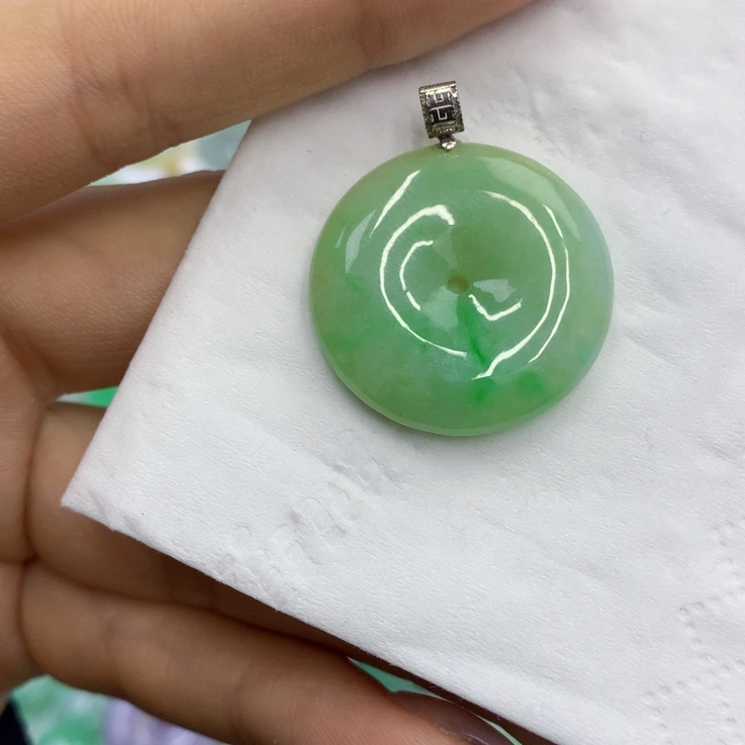 翡翠18K金镶嵌颈饰翡翠