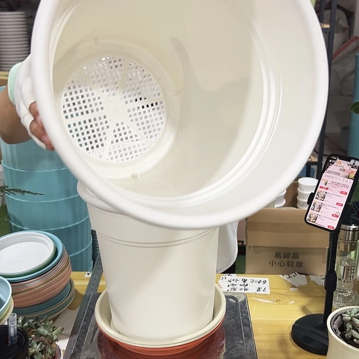 翻边口26高28白色带托3个