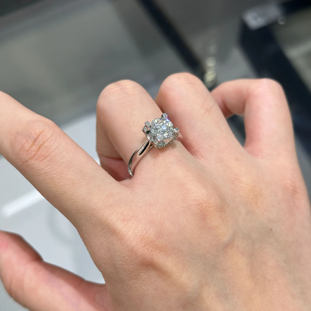 实验室培育钻石镶钻牛头铂金戒指同款显大送女友送老婆