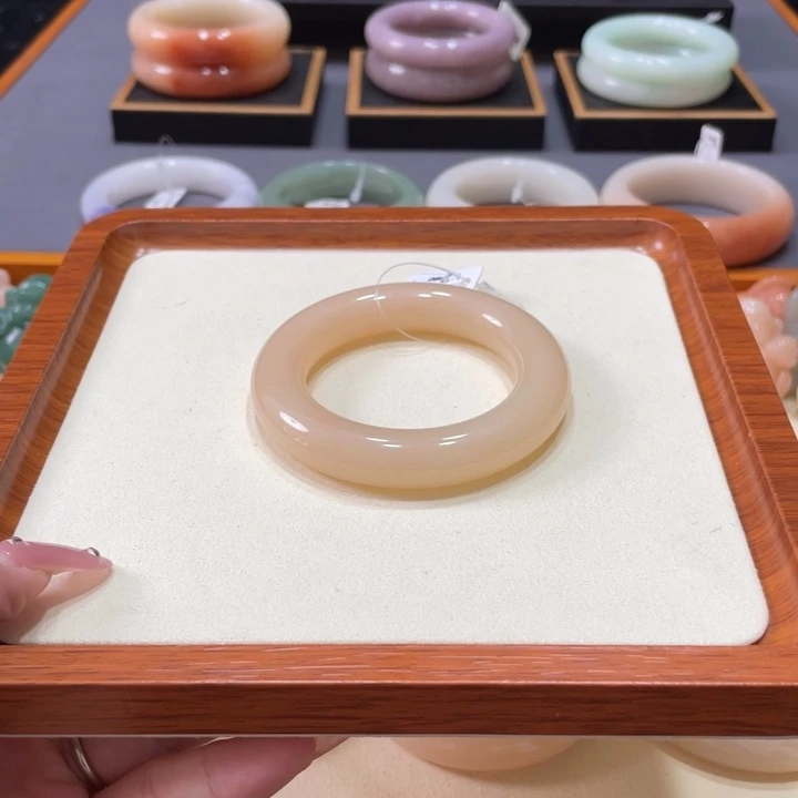 未镶嵌手镯石英岩玉且*
