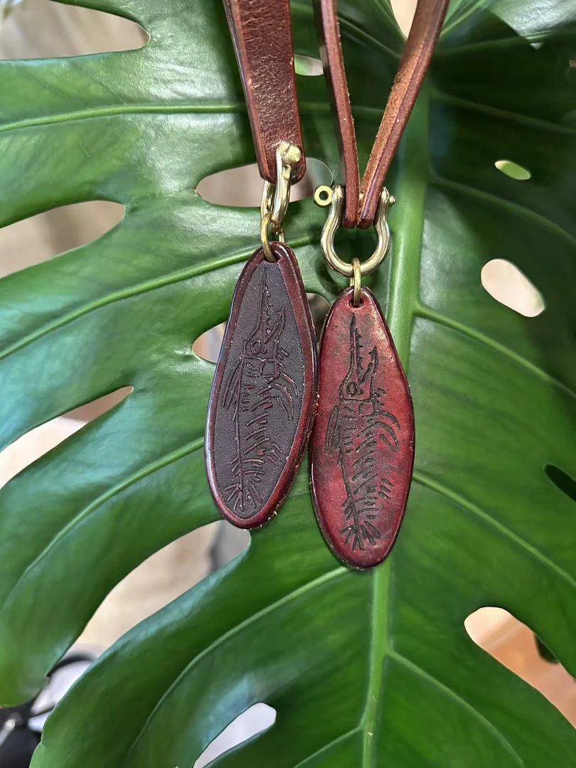 寻路人可爱真皮手工质感斜挎包包配饰剑鱼皮牌