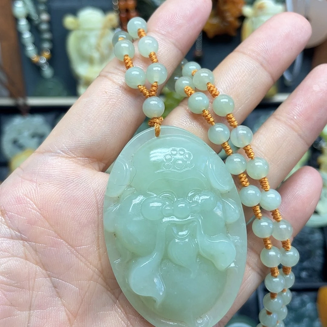 晓***悦未镶嵌蛇纹石玉颈饰
