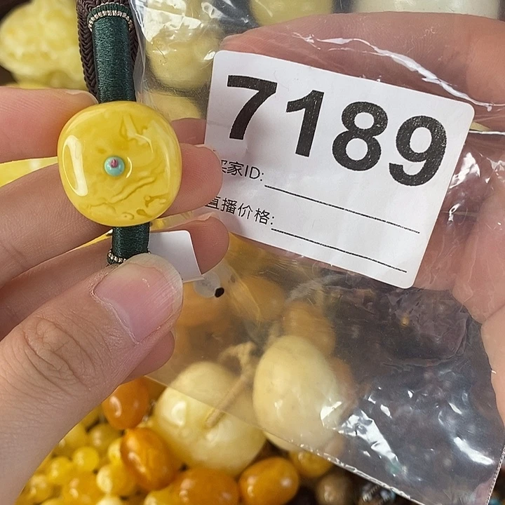 蜜蜡未镶嵌珠宝奇石