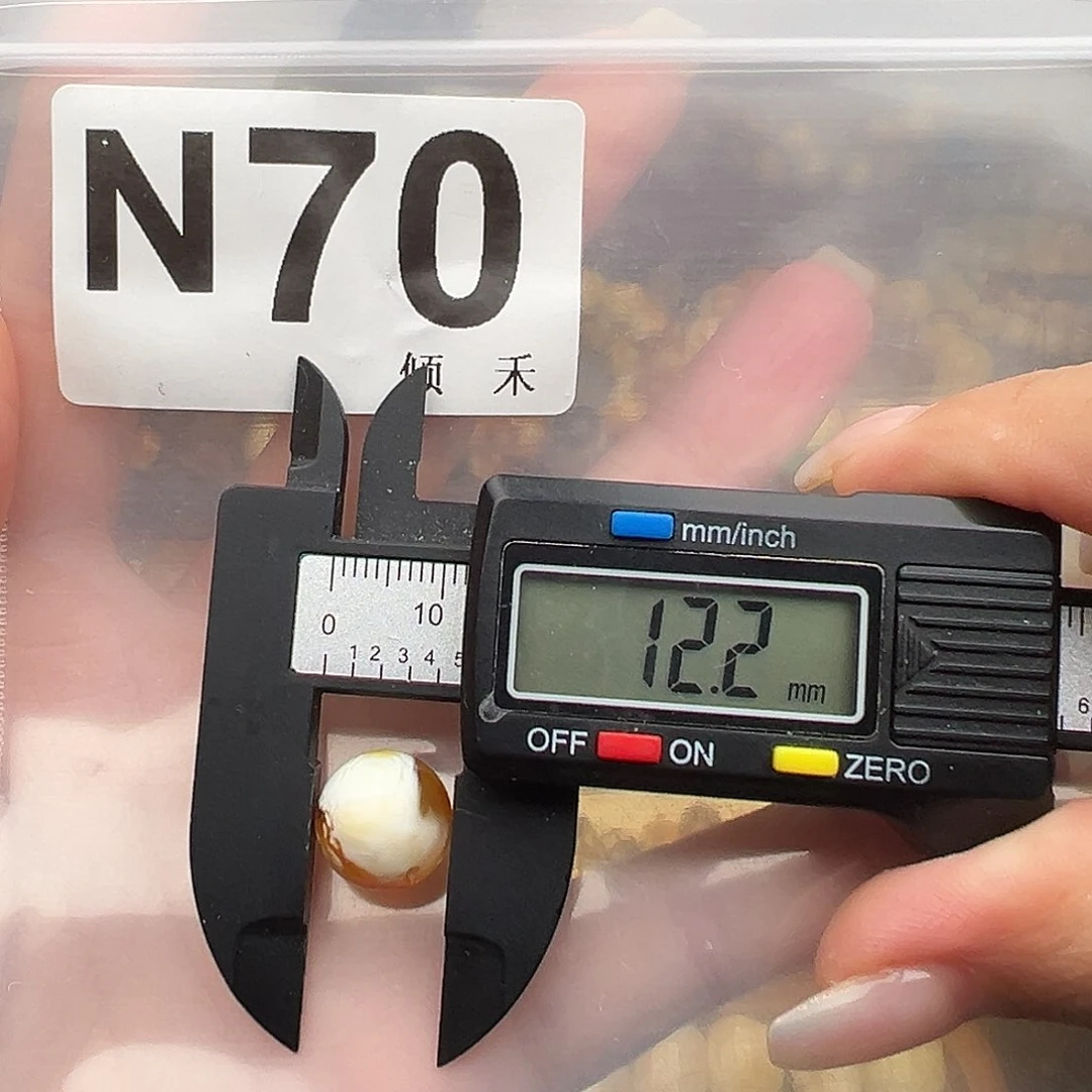 爱***0未镶嵌琥珀裸石微瑕12