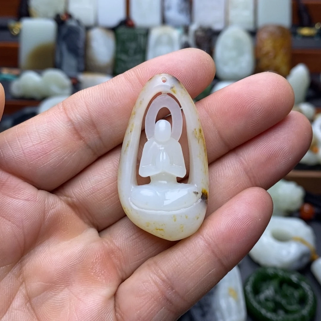 和田玉未镶嵌颈饰悟*