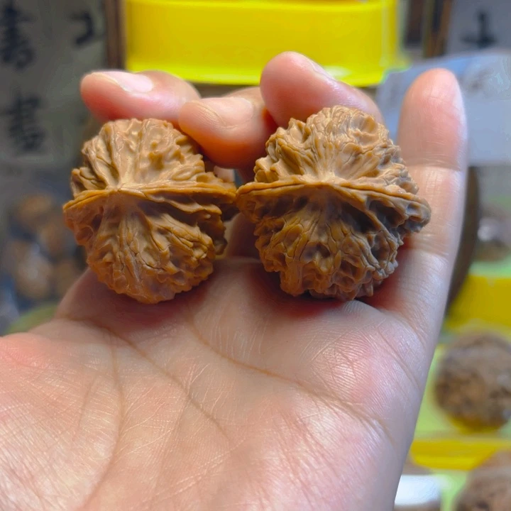 文玩核桃吊坠苹果园