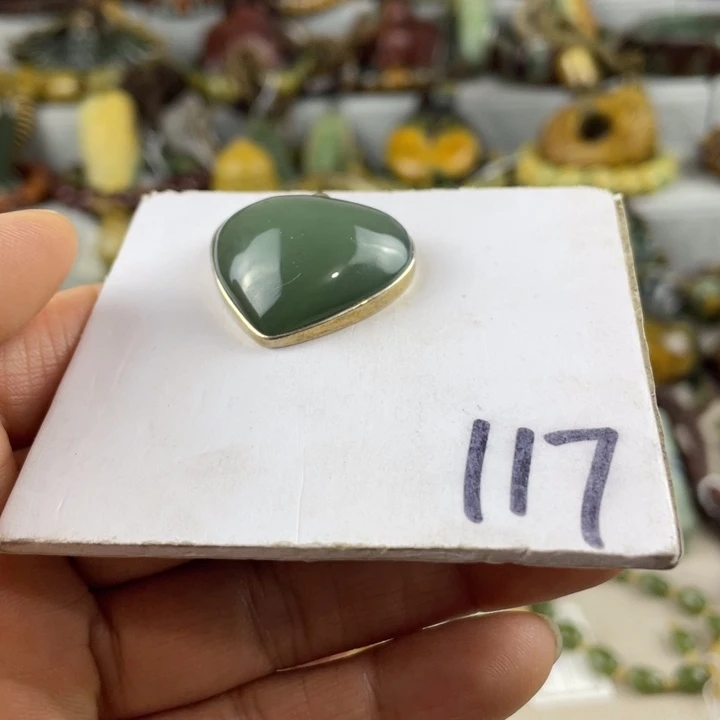 和田玉（碧玉）未镶嵌珠宝奇石