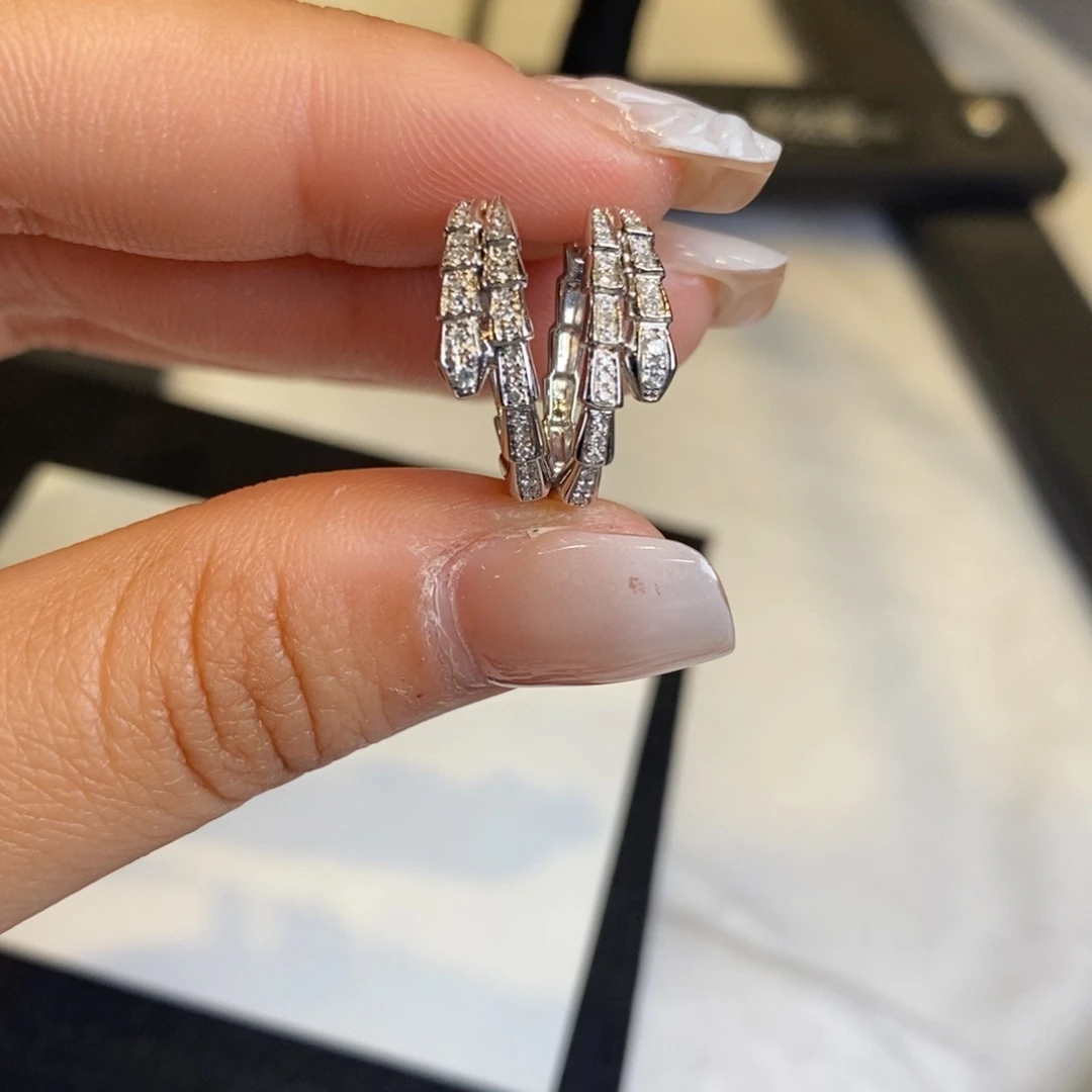 钻石耳饰18K金镶嵌设计款蛇形耳包（搭甜甜圈