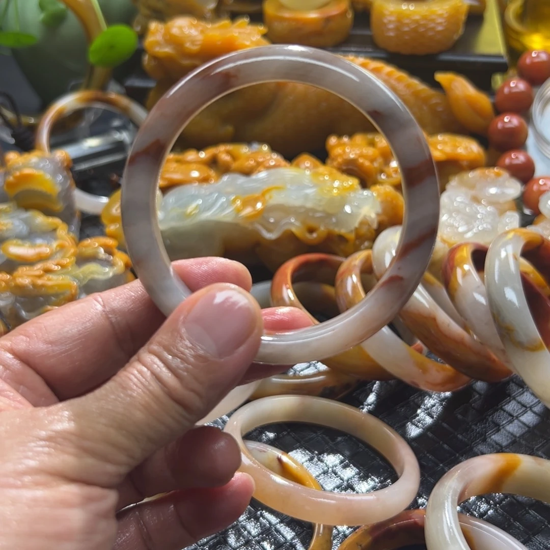 信***哥石英质玉未镶嵌颈饰