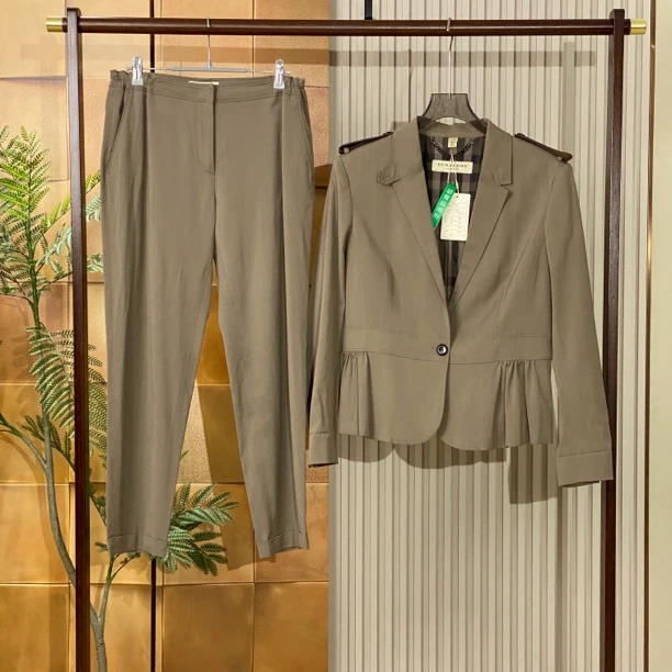 Burberry 棕色内里格纹满印西装外套/44码/99新/23121