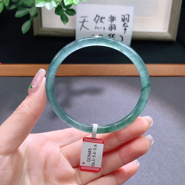 翡翠手镯未镶嵌天然翡翠手镯