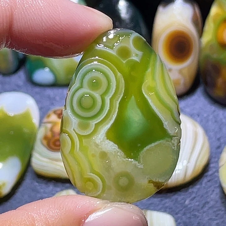 玛瑙/玉髓未镶嵌珠宝奇石