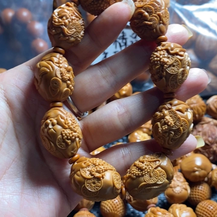 橄榄核吊坠金蟾手串