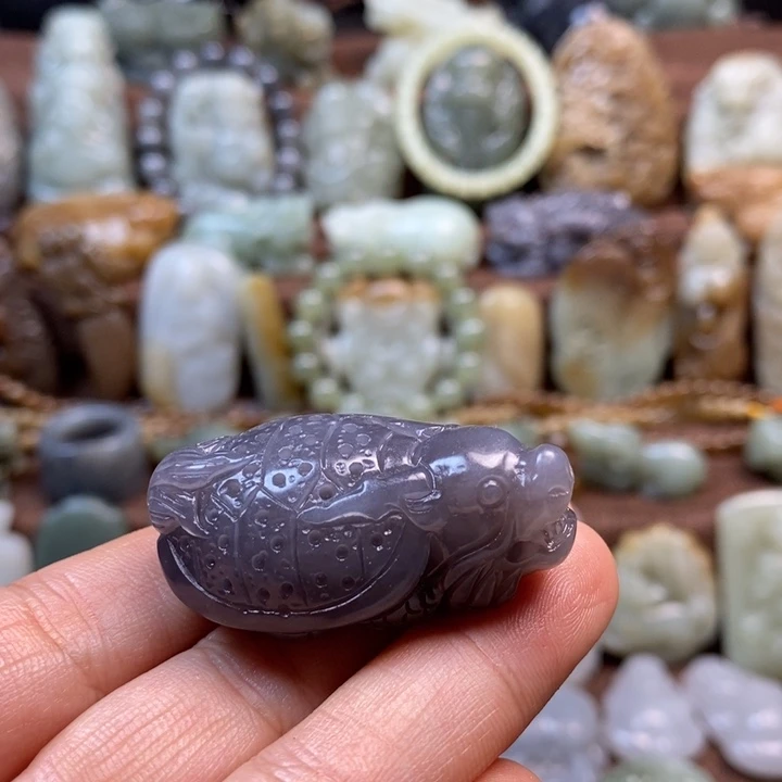 富***仁和田玉未镶嵌颈饰