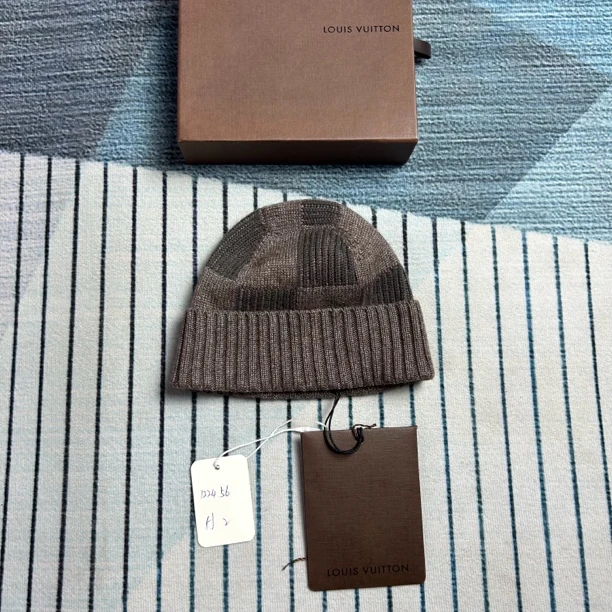 未使用 LouisVuitton/路易威登 lv棕色棋盘格冷帽