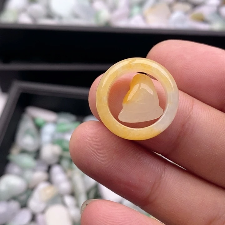 李***️吊坠(不含链)未镶嵌翡翠