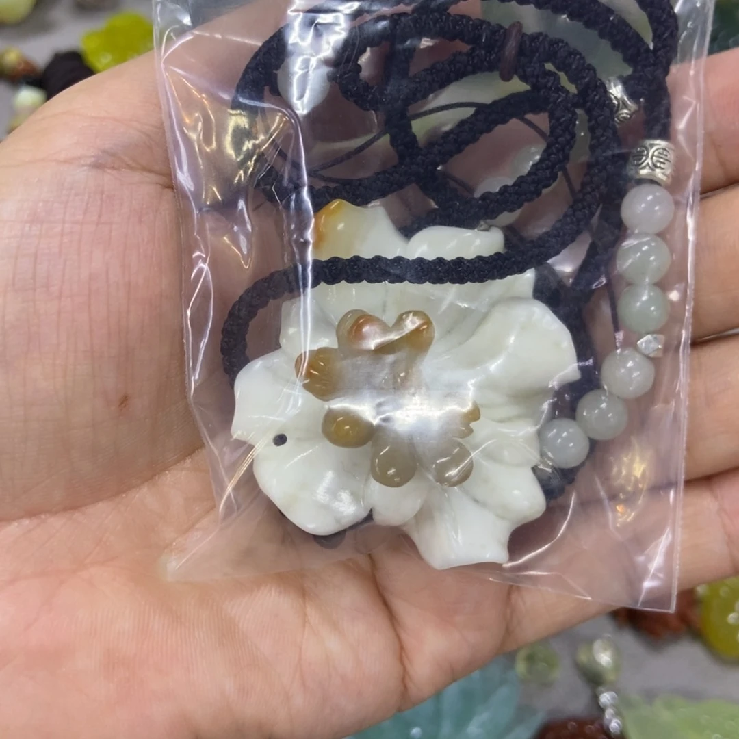 未镶嵌蛇纹石玉挂件