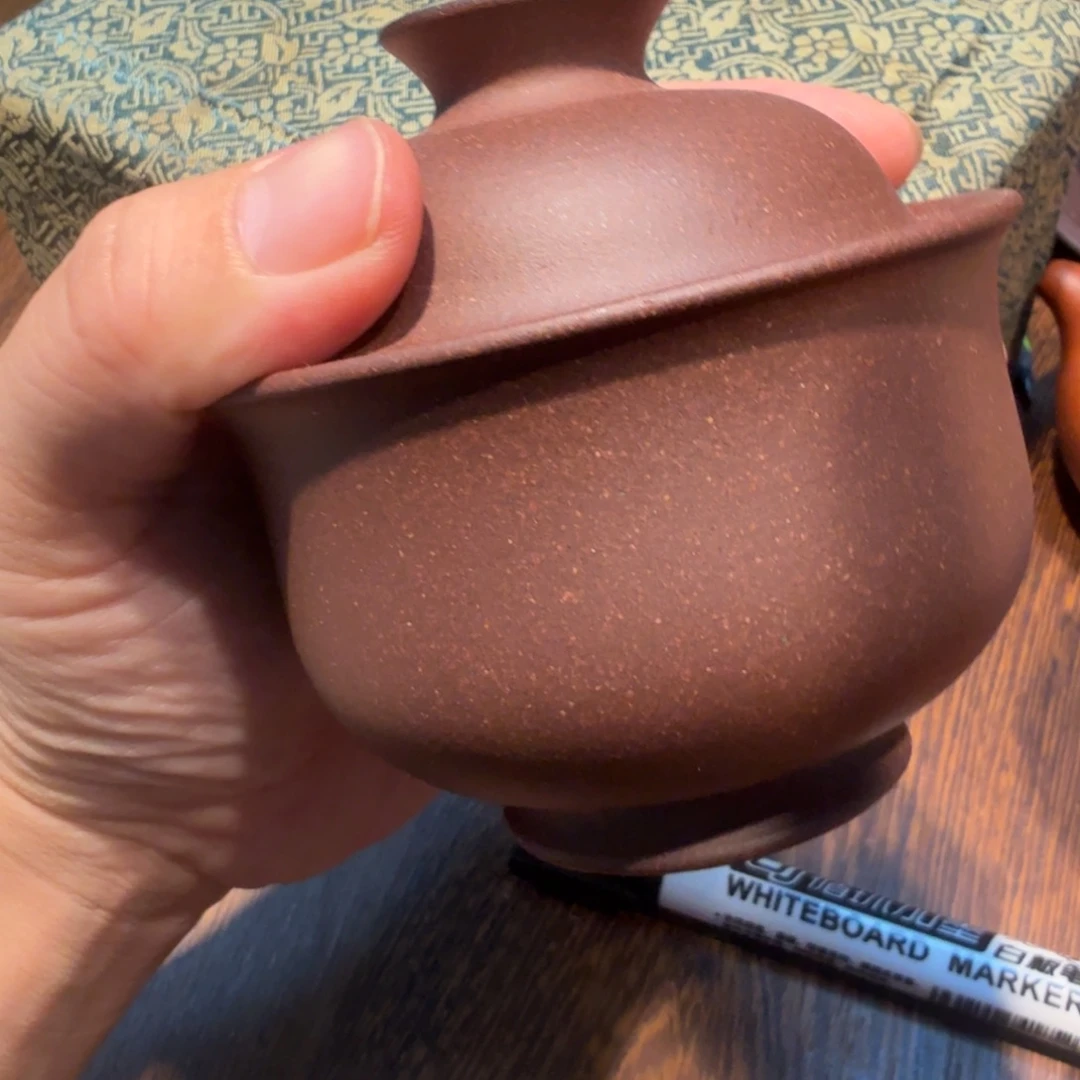 茶杯紫砂微瑕的壶