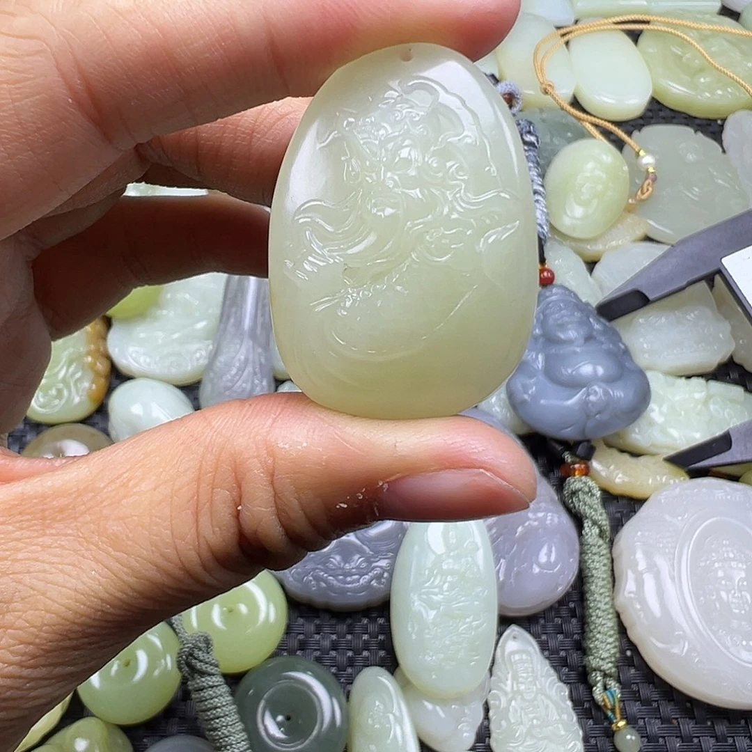 和田玉未镶嵌颈饰卡37