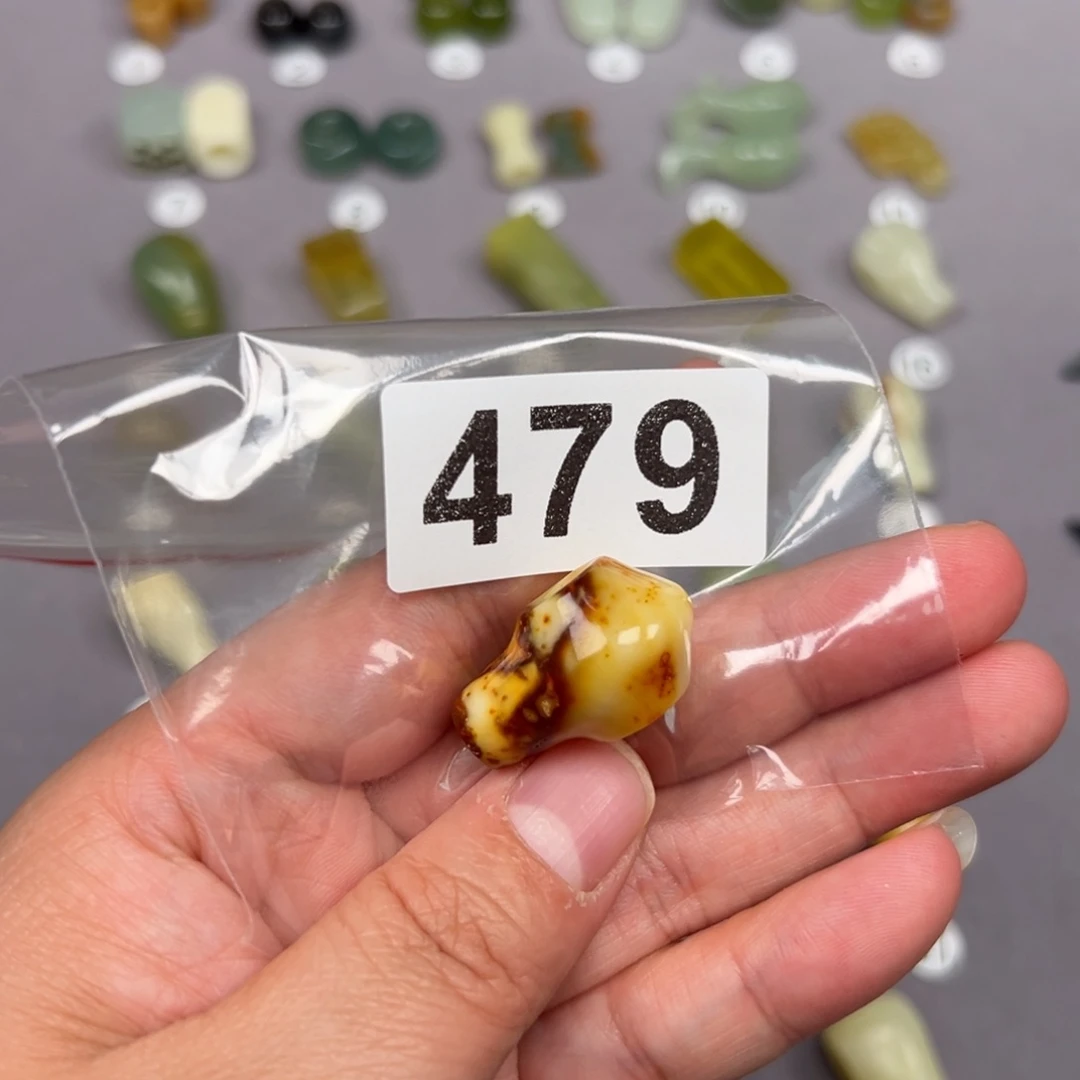 未镶嵌蛇纹石玉颈饰冀****?