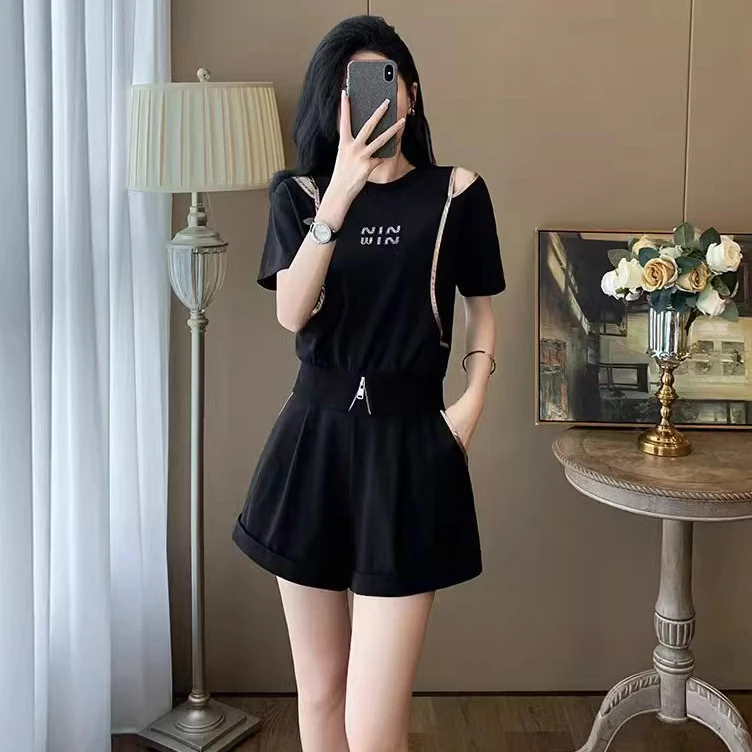 时尚2025新款夏季洋气休闲运动套装女宽松显瘦露肩短袖短裤两件套