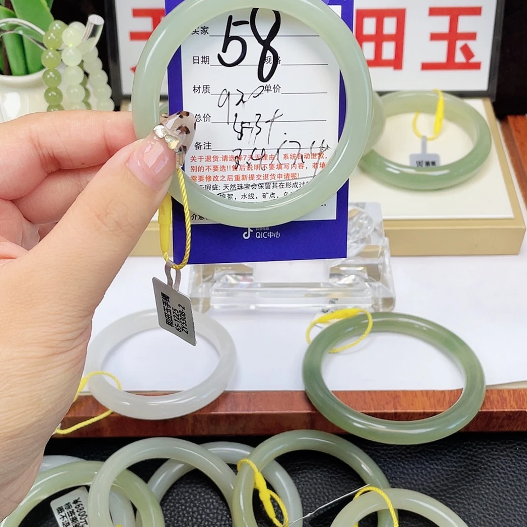 M***s未镶嵌手镯和田玉