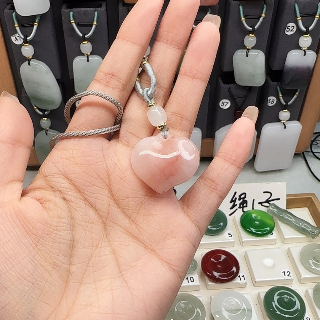 石英质玉未镶嵌颈饰