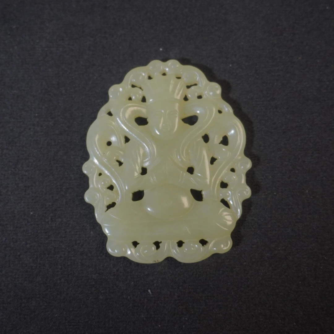 NK39 清 和田玉人物镂空佩