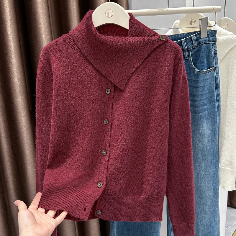 2025秋冬爆款设计感围巾领纽扣开衫上衣女红色外穿长袖针织衫外套