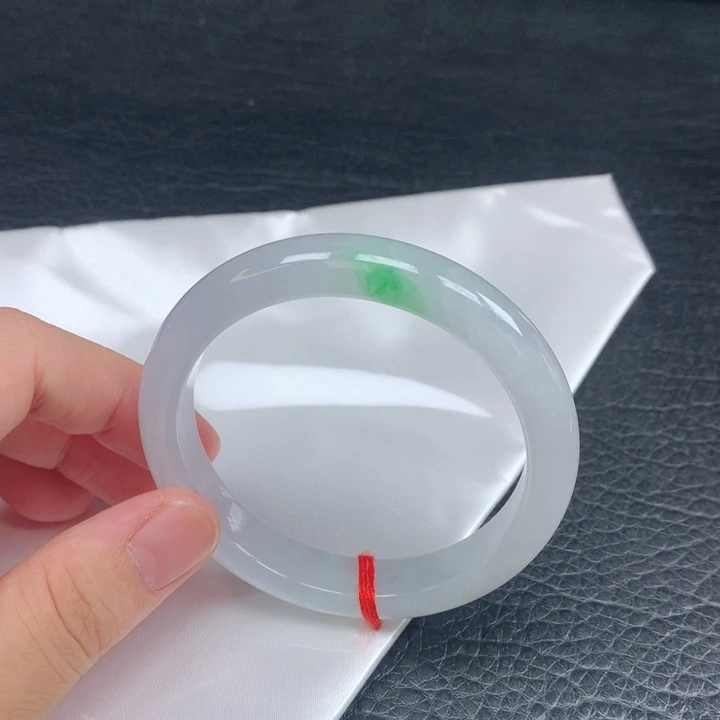 翡翠手镯未镶嵌。。
