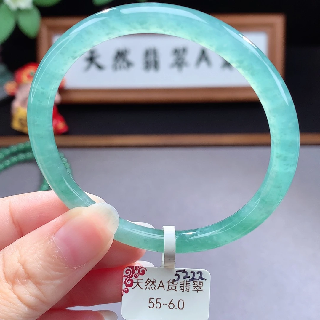 未镶嵌手镯（圆镯）翡翠